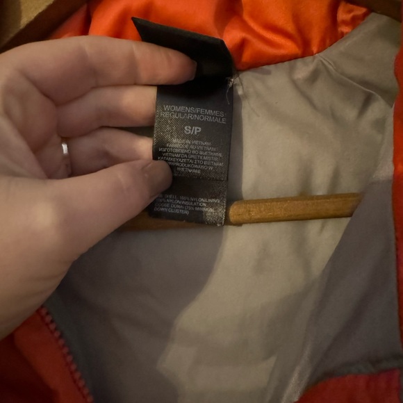 The North Face Puffer Jacket - Picture 6 of 6
